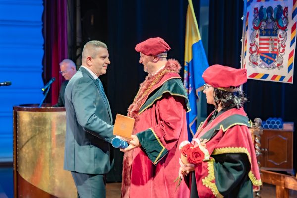 Cena mesta Košice putovala tento rok aj do rúk kardiochirurga Adriana Kolesára