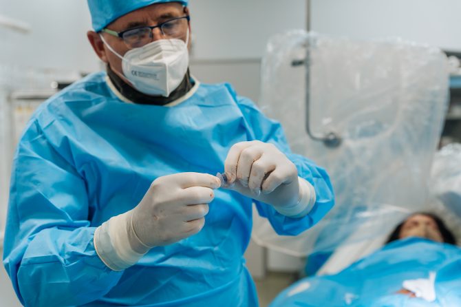 Je to infarkt? Opýtajte sa knihy. Kardiológ z Košíc spojil medicínu s umelou inteligenciou