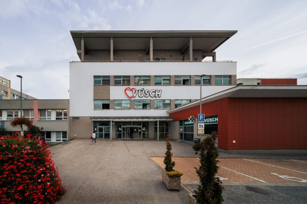 Kardiochirurg doc. MUDr. Adrian Kolesár neuprednostnil brífing ministra Samuela Migaľa pred zdravím pacientky